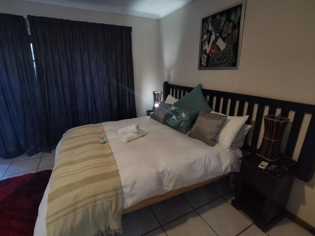 Sun Deck Lodge Хартбееспоорт Екстериор снимка