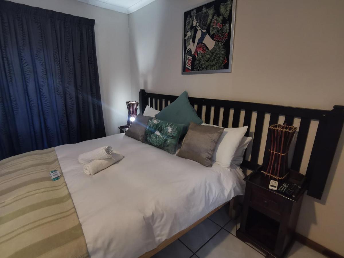 Sun Deck Lodge Хартбееспоорт Екстериор снимка
