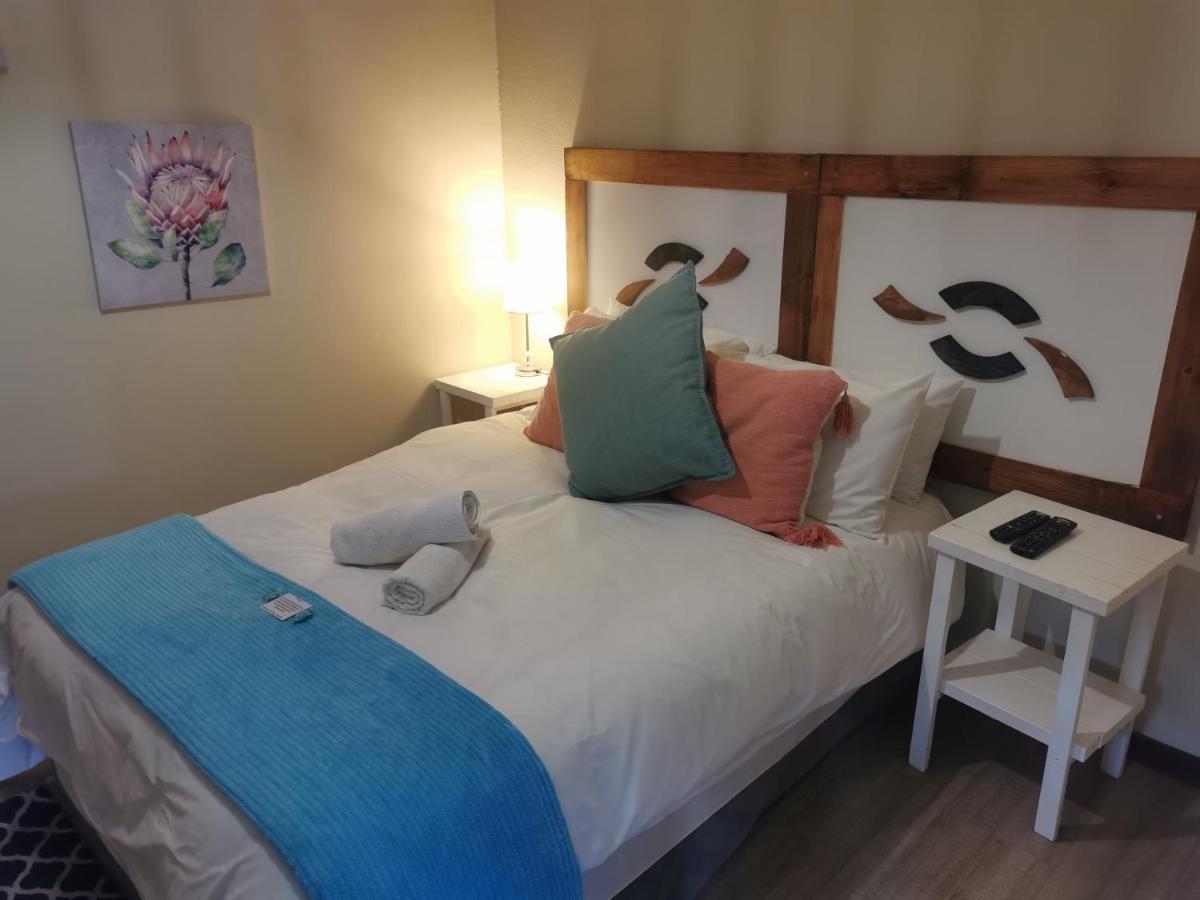 Sun Deck Lodge Хартбееспоорт Екстериор снимка