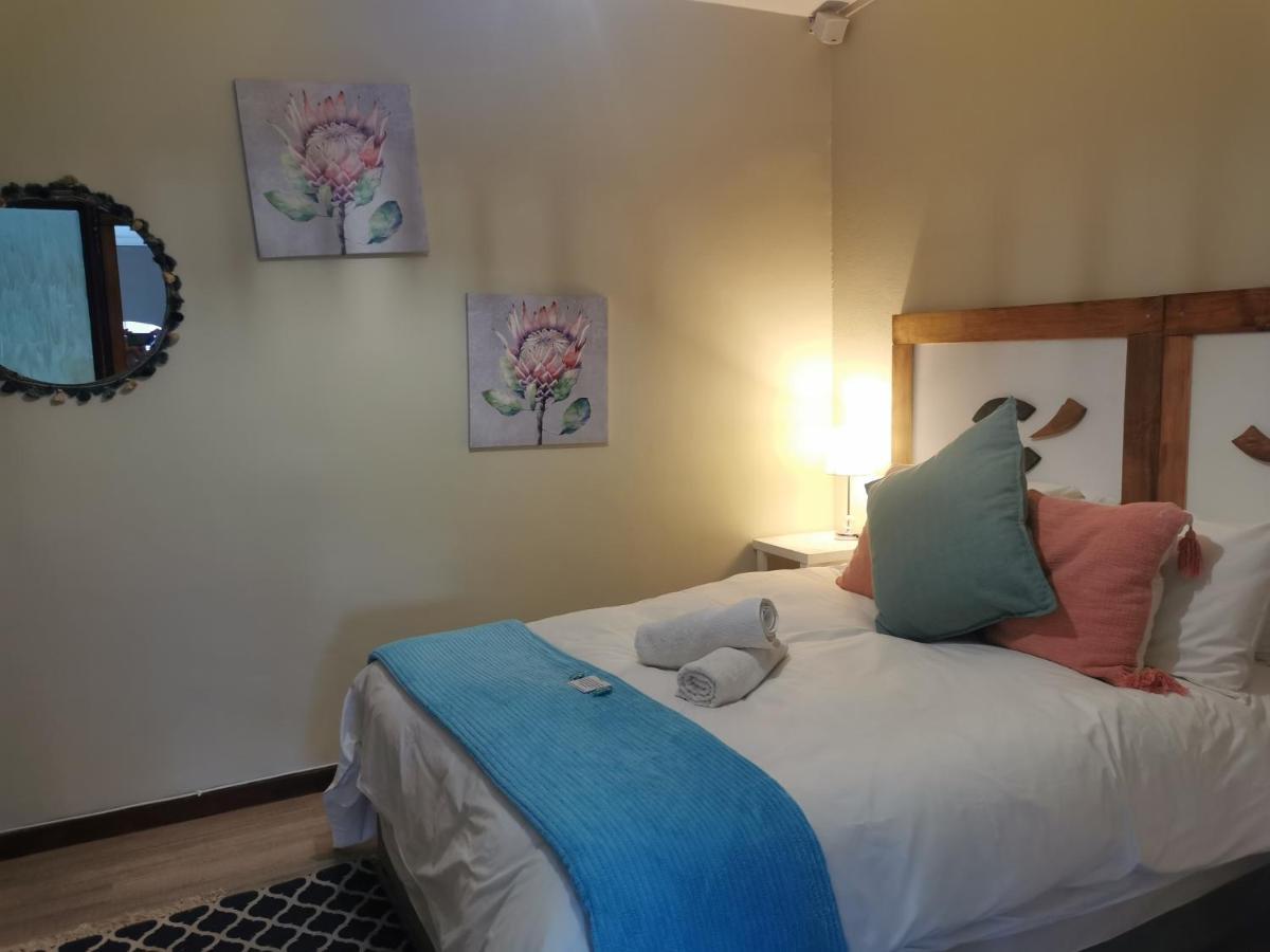 Sun Deck Lodge Хартбееспоорт Екстериор снимка