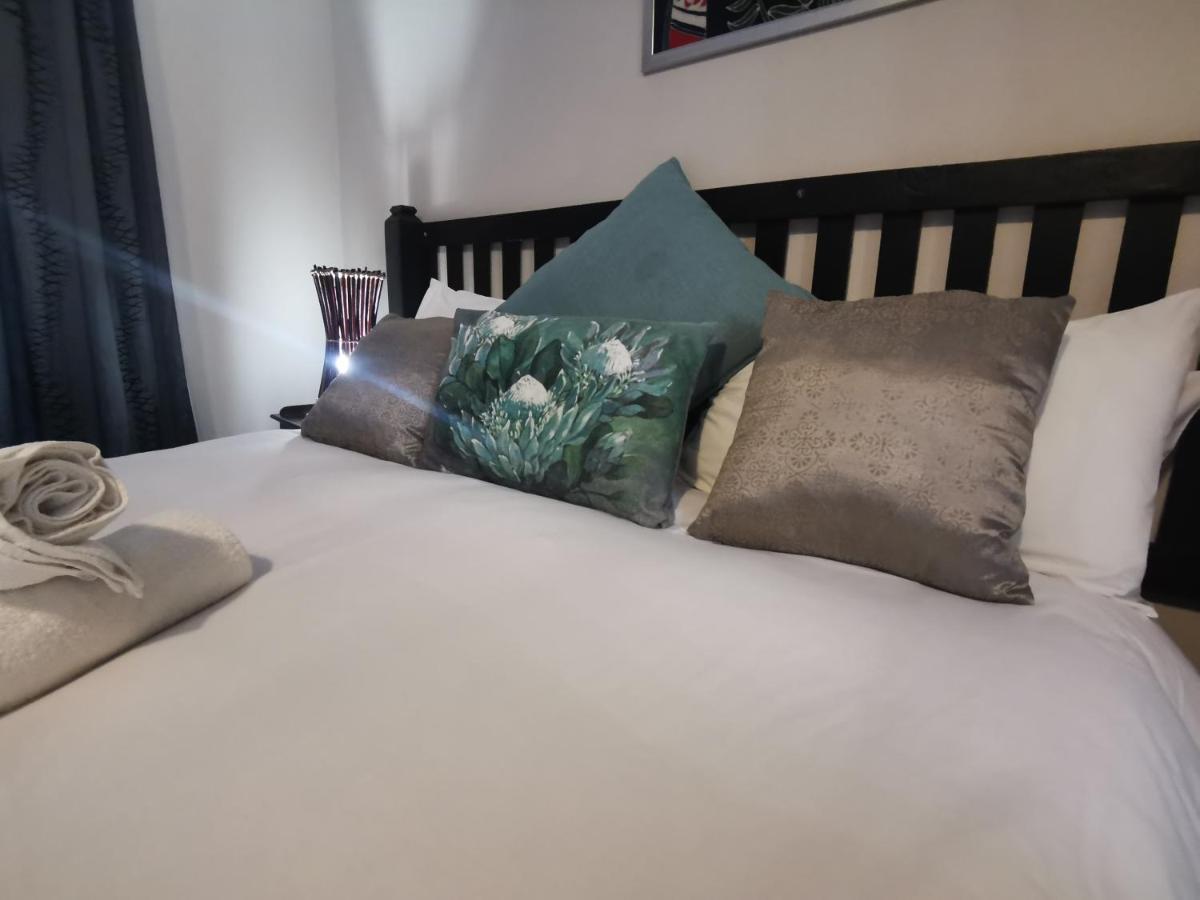 Sun Deck Lodge Хартбееспоорт Екстериор снимка