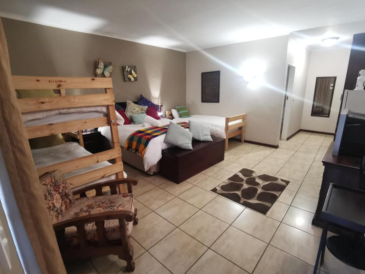 Sun Deck Lodge Хартбееспоорт Екстериор снимка