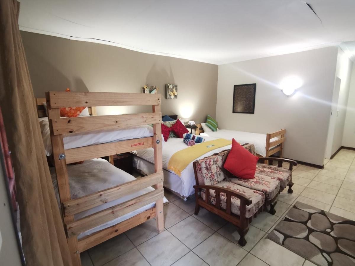 Sun Deck Lodge Хартбееспоорт Екстериор снимка