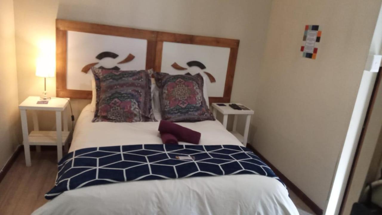 Sun Deck Lodge Хартбееспоорт Екстериор снимка